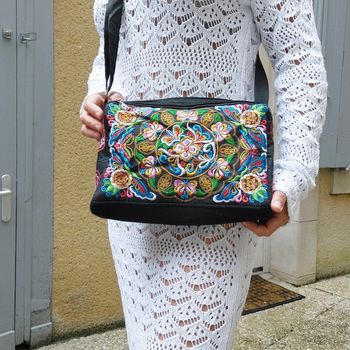 Magnifique sac brodé