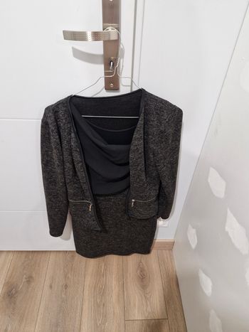 Robe gris et noire avec veste