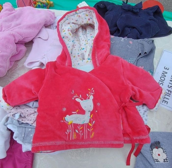 Manteau bébé style velours très agréable