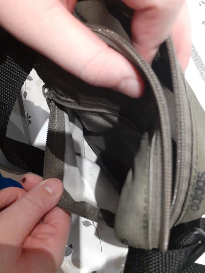 Sacoche Adidas Neuve - photo numéro 4