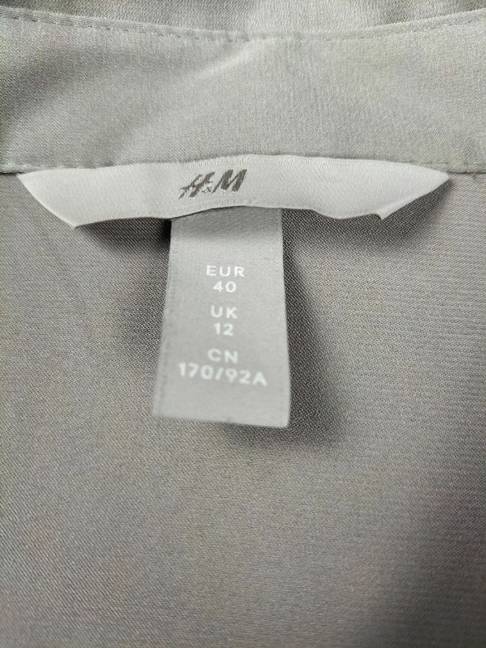 Chemise H&M satinée gris taupe – Taille 40 - photo numéro 3