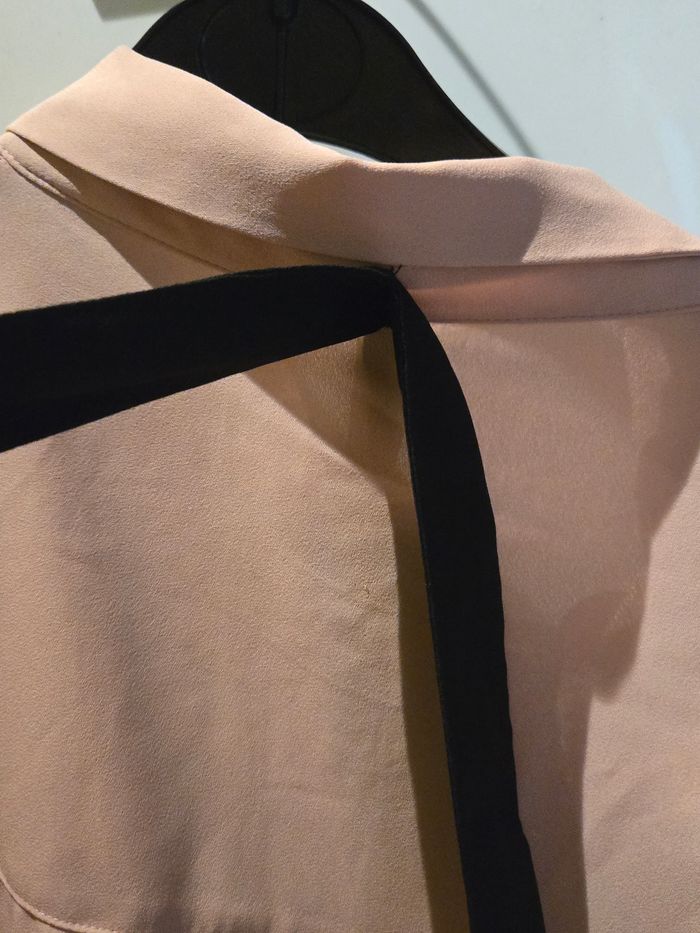 Chemise rose à lavallière noire T.44/46 H&M neuve - photo numéro 6