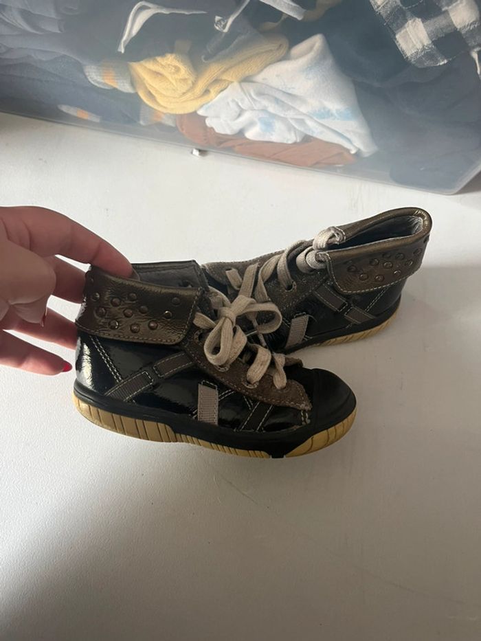 Paire de bottines bébé fille