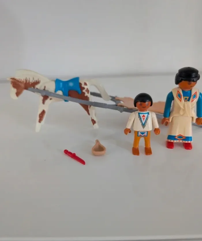 Playmobil 3872 famille indienne avec traineau thème far west personnage indien enfant et femme - photo numéro 2