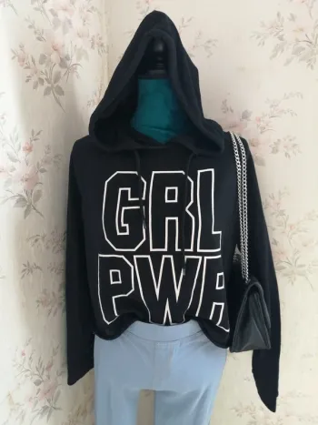 Sweat à capuche noir à message grl pwr / fb sister / (L)