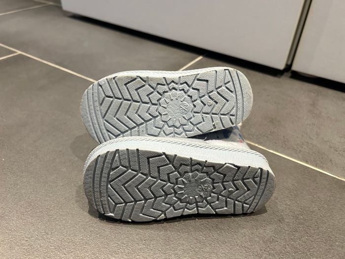 Chaussons bottes Stitch Disney  23/24. - photo numéro 4