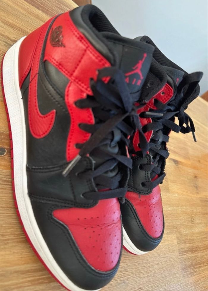 Jordan one mid black and red T39