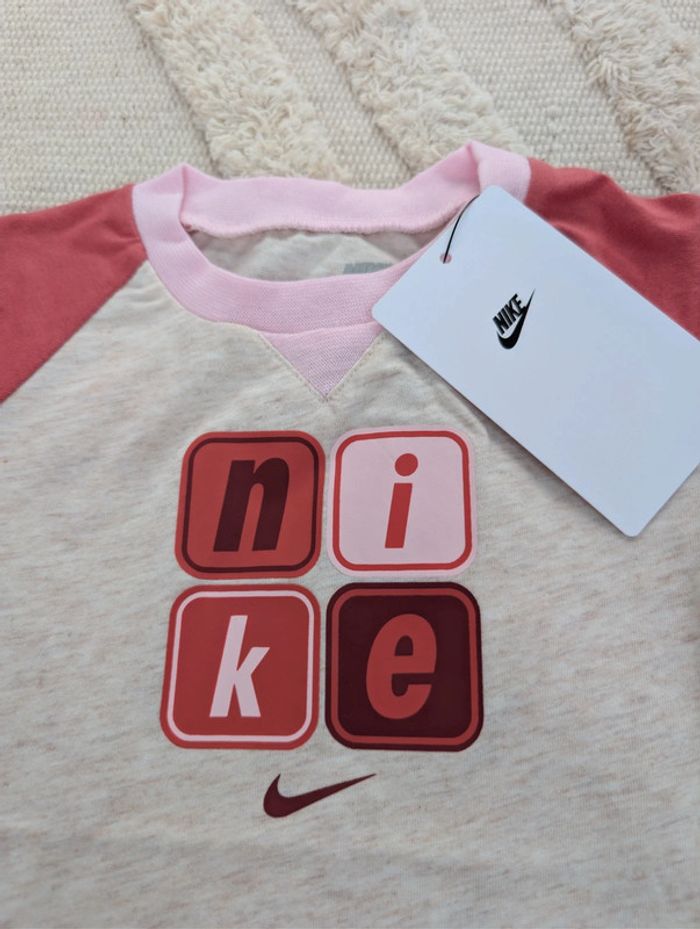 Grenouillère courte 9 mois Nike neuf - photo numéro 2