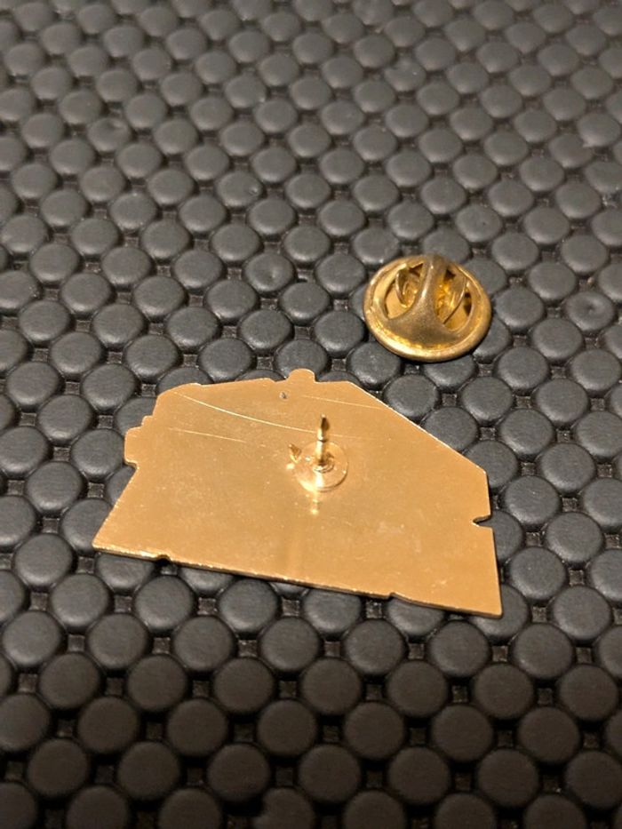 Pin's camion Truck USA dyna - photo numéro 2