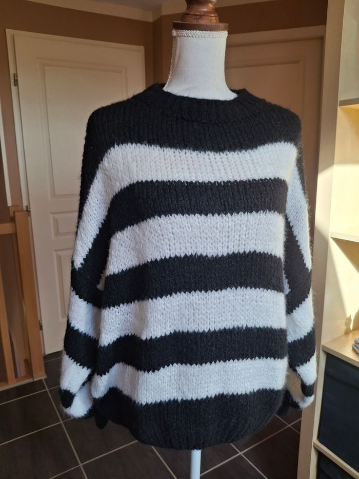 Pull rayé noir et blanc doux neuf