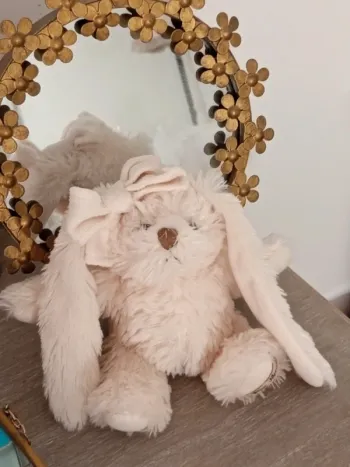 Lapin doudou écru grand noeud Louise Mansen