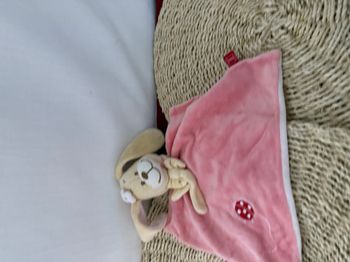 Lapin TEX CARREFOUR doudou plat rose avec coccinelle