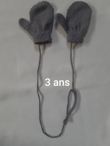 paire de moufles avec cordon - 3 ans