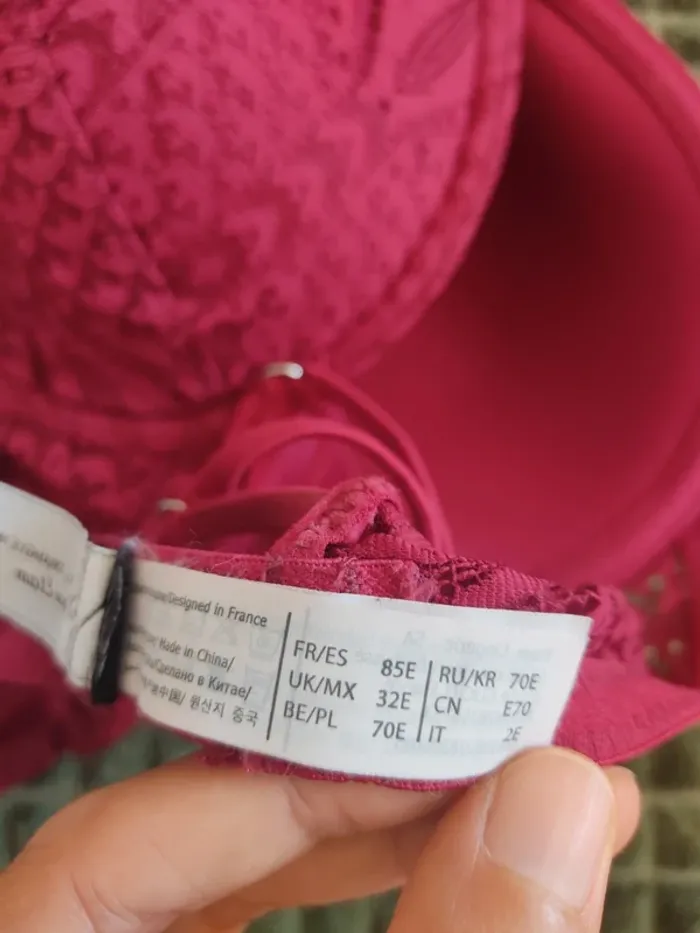 Soutien-gorge dentelle 85E Etam aubergine très bon état - photo numéro 5