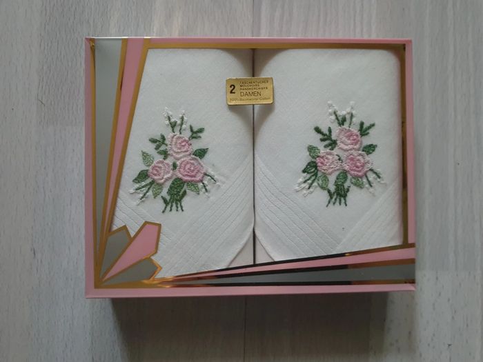 Sublimes mouchoirs vintage neufs brodés