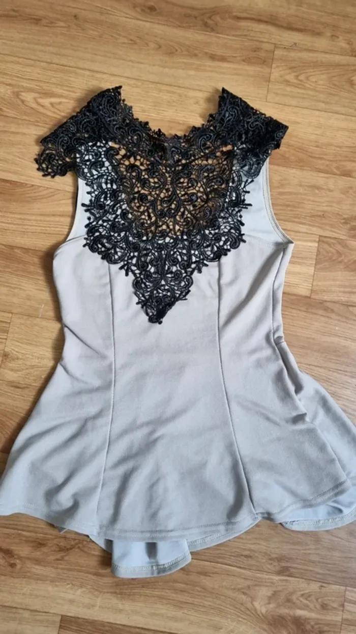 Haut avec dentelle