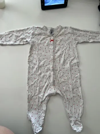 Pyjama coton Petit Bateau – 6 mois (petits cœurs rouges)