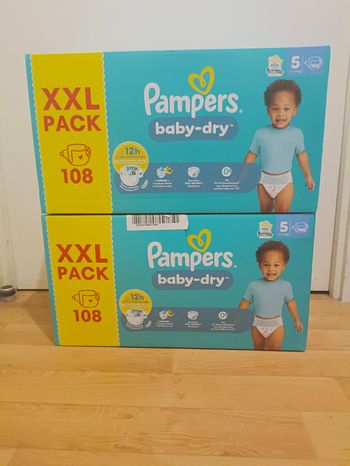 Lot de couches Pampers taille 5
