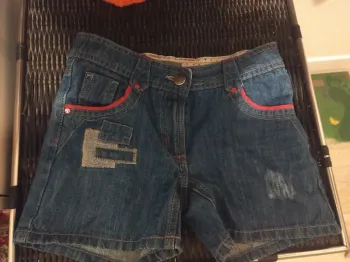 Short en jean effet délavé déchiré