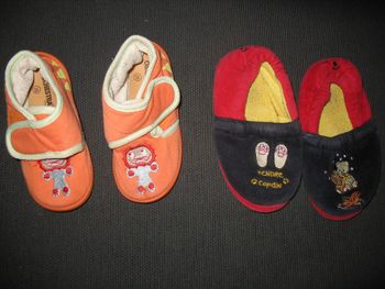  LOT DE 2 PAIRES DE CHAUSSONS GARÇON - P25 - n°03