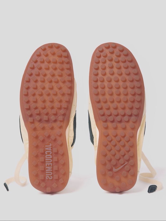 Moon Shoe Jacquemus x Nike - Pale Yellow - photo numéro 3