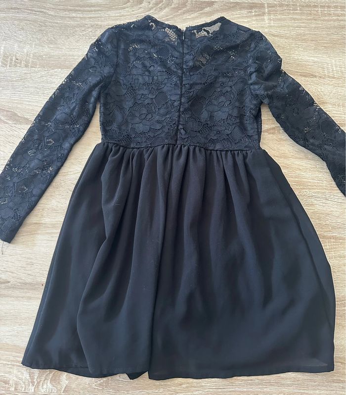Robe noire et dentelle - photo numéro 5