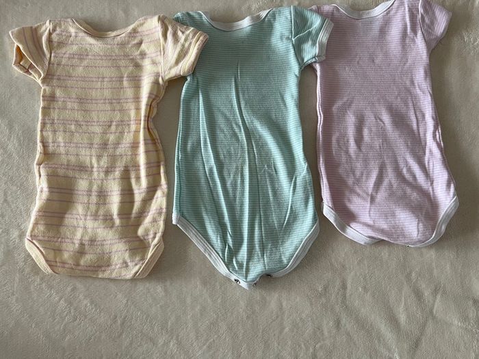 Lot de 3 bodies Petit bateau à manches courtes taille 3M - photo numéro 5