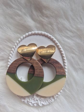 Boucles d’oreilles résine et bois 🤩 #Bijoux #Créations #Bois #Résine