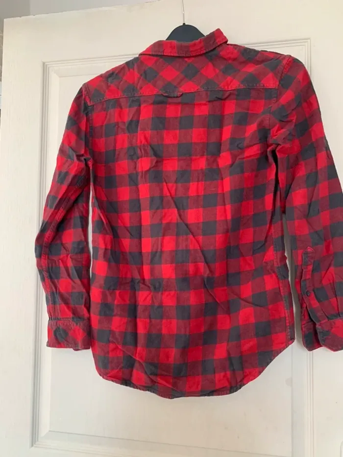 Chemise rouge à carreaux. - photo numéro 4