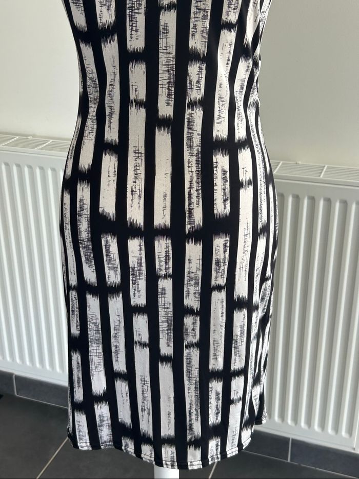 Robe Genese taille S/M - photo numéro 8