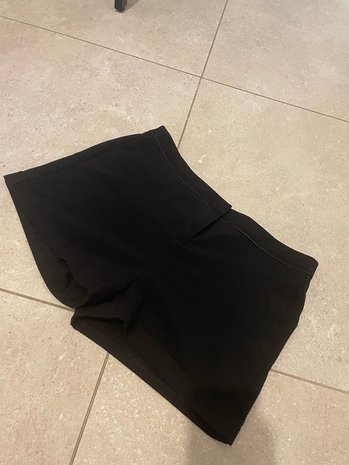 Short noir - photo numéro 3