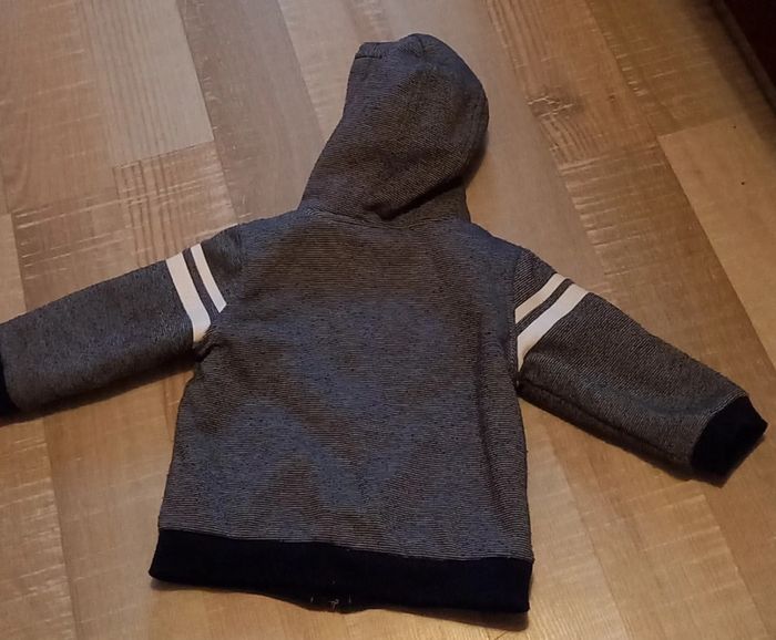 Gilet à capuche zip 18 mois - photo numéro 2