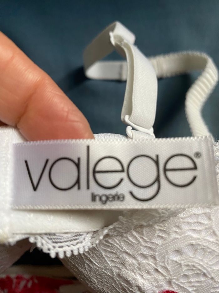Ensemble lingerie soutien-gorge et tanga neuf - photo numéro 2