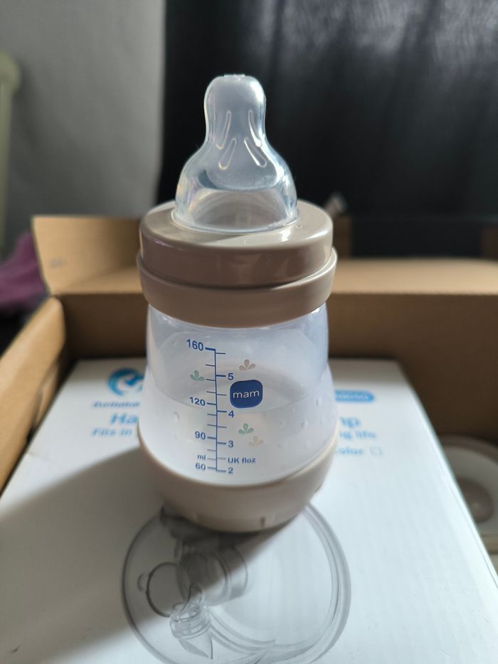 Tire lait main libre et biberons - photo numéro 2