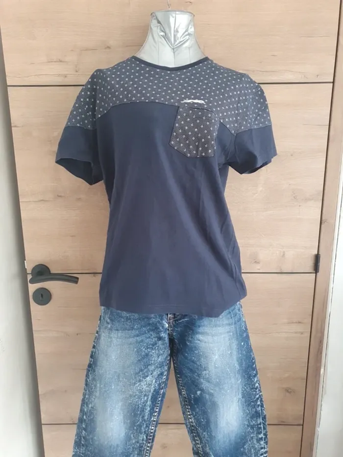 Tee shirt
