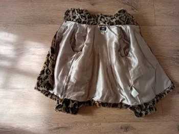 Veste en fausse fourrure léopard H&M – Taille 128 (7-8 ans)