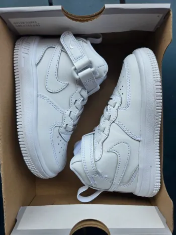Nike force 1 easyon blanche taille 25 neuves