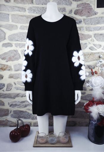 Robe pull en tricot noir au motif marguerites sur les manches Femme taille 54 marque Asos 🌺 