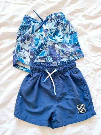 Lot 2 shorts 3-4ans