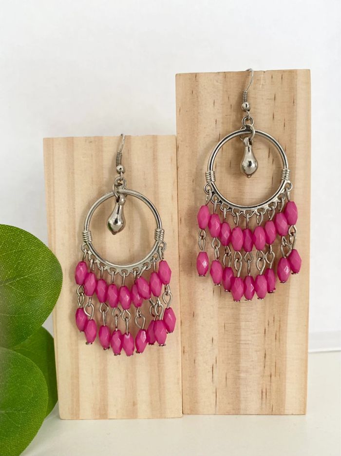 Boucles d’oreilles bohème - rose fuchsia et argenté - Neuves - photo numéro 4