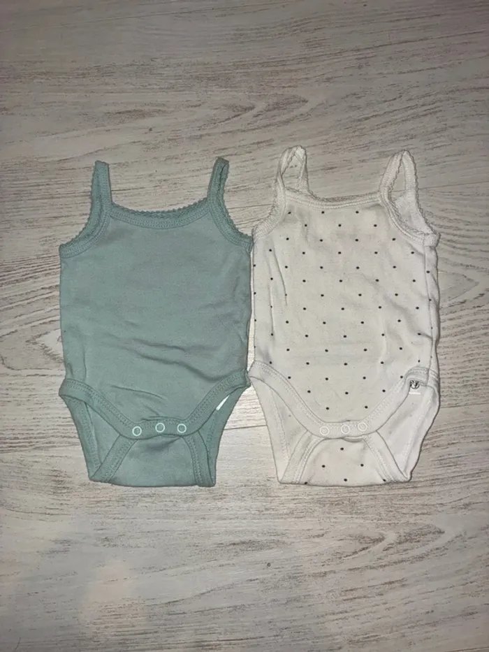 Lot de deux bodies à bretelle 1 mois