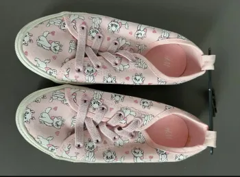 Adorables baskets roses H&M pour fille, imprimées avec le personnage Marie 🌸🐱