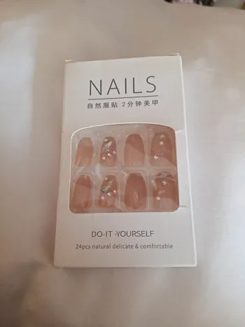 Faux ongles manucure neuf
