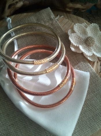 Lot bracelet or et terra cotta