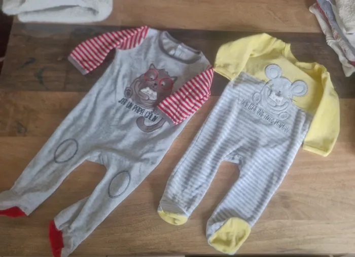 Lot 2 pyjamas 9 mois