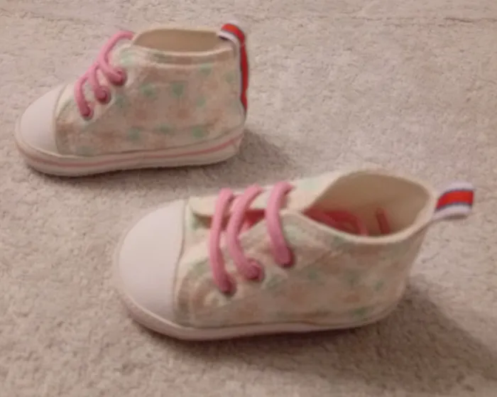 Chaussures 3/6 mois (réf perso 13)(familleac72) - photo numéro 2