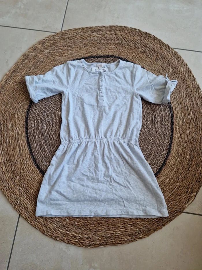Jolie robe manches courtes taille 5 ans