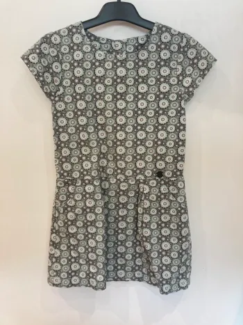 6 ans - Jolie robe à la fois élégante et passe-partout