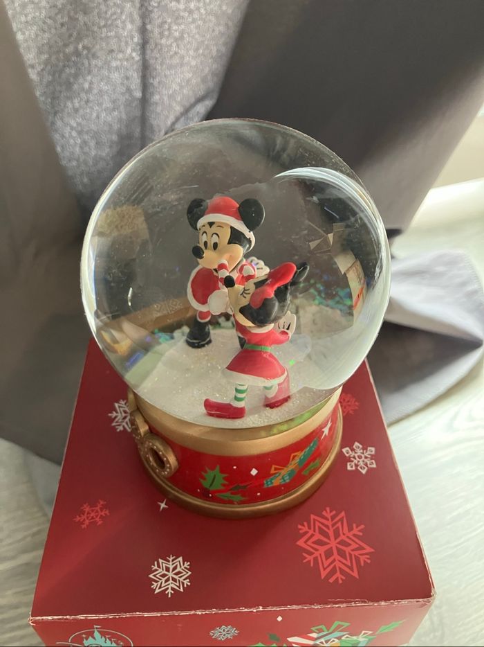 Boule à neige Noël 2020 Disney store - photo numéro 4