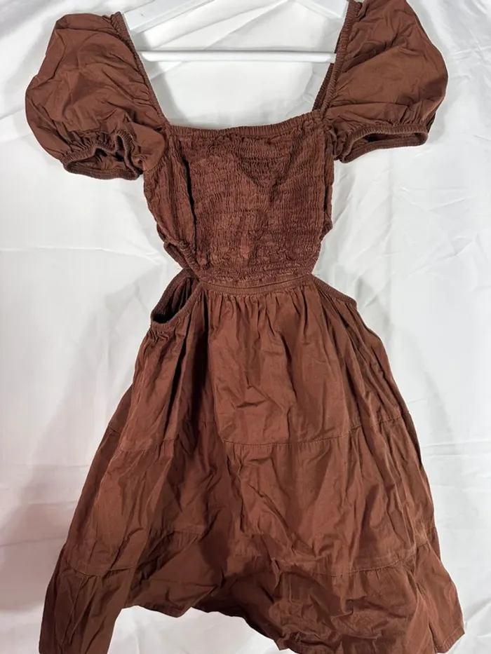 Petite robe marron Bershka